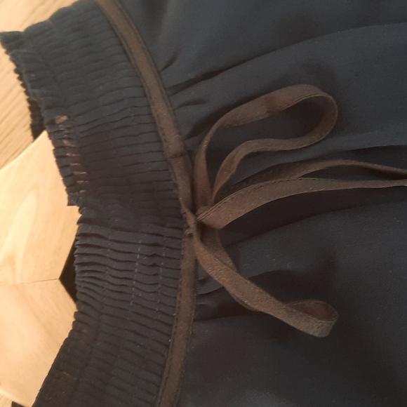 KARL LAGERFELD Navy Sleeveless Shell Top Sz Small With High Ruffle Neck - Picture 2 of 6